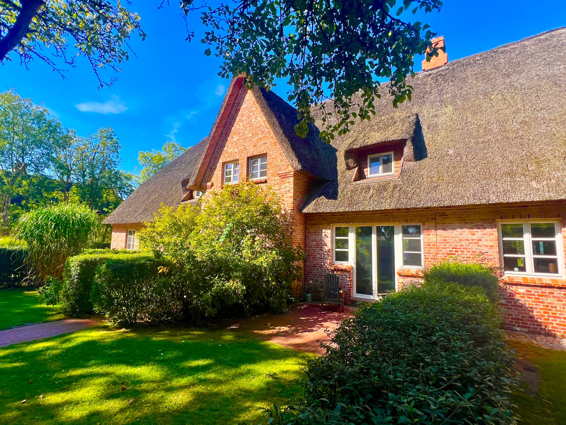 Reetdach-Haus mit Garten